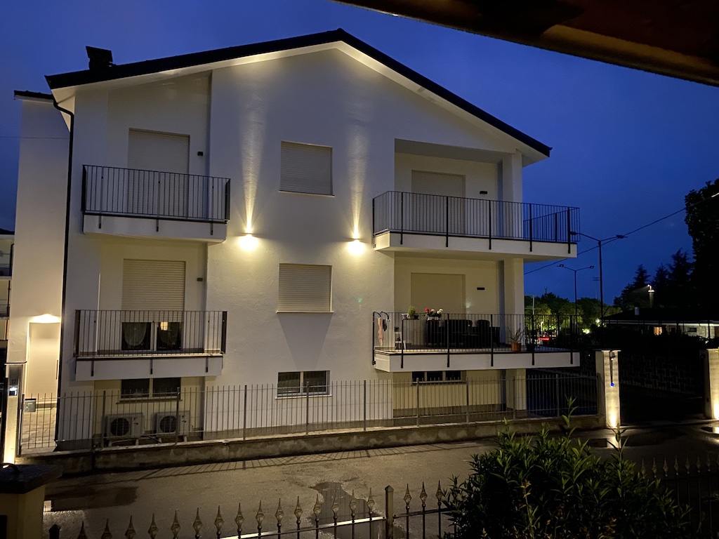 Ca' del Riccio abends beleuchtet